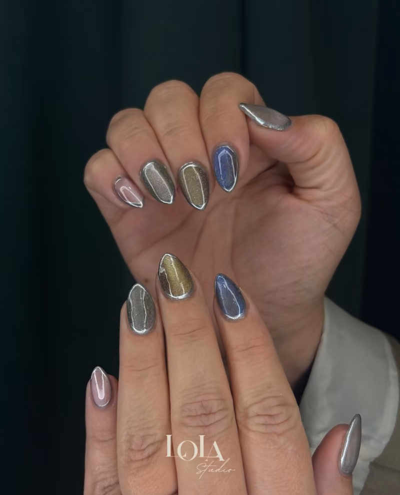Uñas con efecto ojo de gato