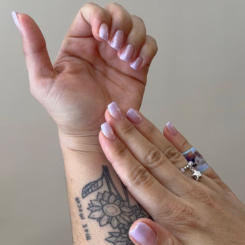 Uñas rosadas con diseño